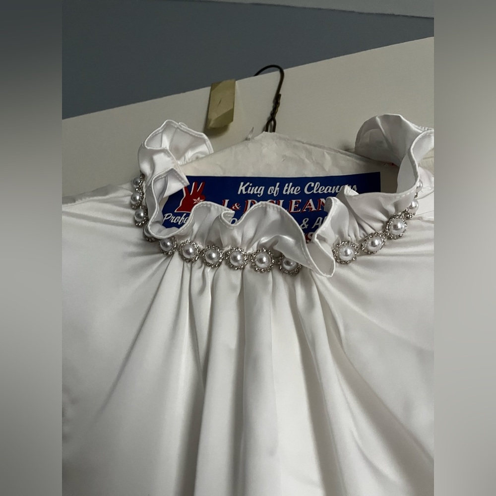 White pearl neck and cuff sleeve blouse La’Ros